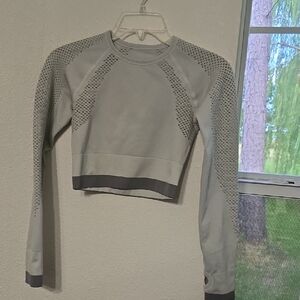 Gray Cropped Fitted Yoga Shirt With Thumb Holes!  0066 Sz XS